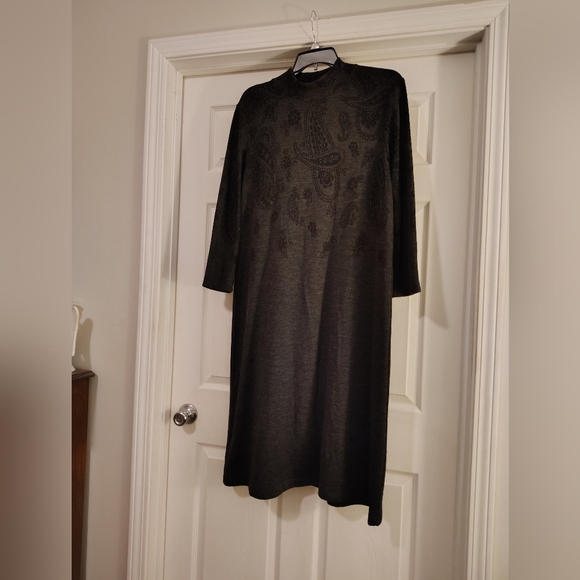 Dresses & Skirts - Elegant Black Paisley Dress